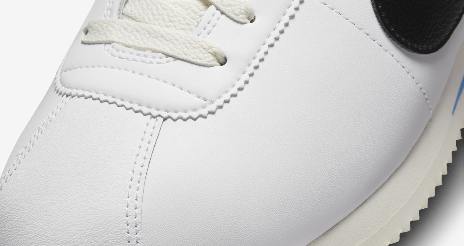 ì½ë¥´íì¦ 'White and Black'(DM4044-100) ì¶ìì¼. ëì´í¤ SNKRS KR